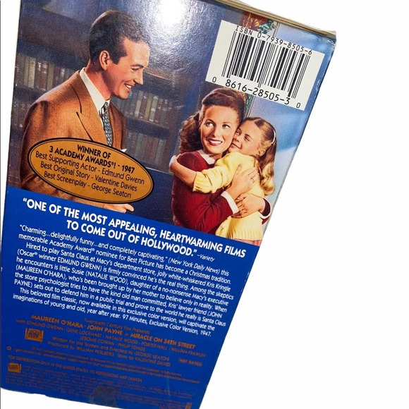 Miracle on 34th Street vintage VHS tape - Picture 3 of 4